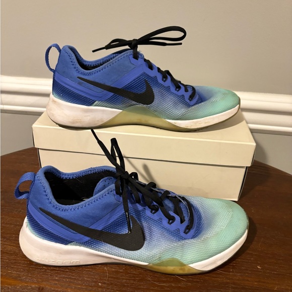 Women's Nike Sneakers - blue/light blue - gently used Size 7.5 - Picture 2 of 7